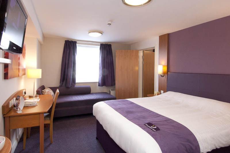 Premier Inn Poole Centre エクステリア 写真